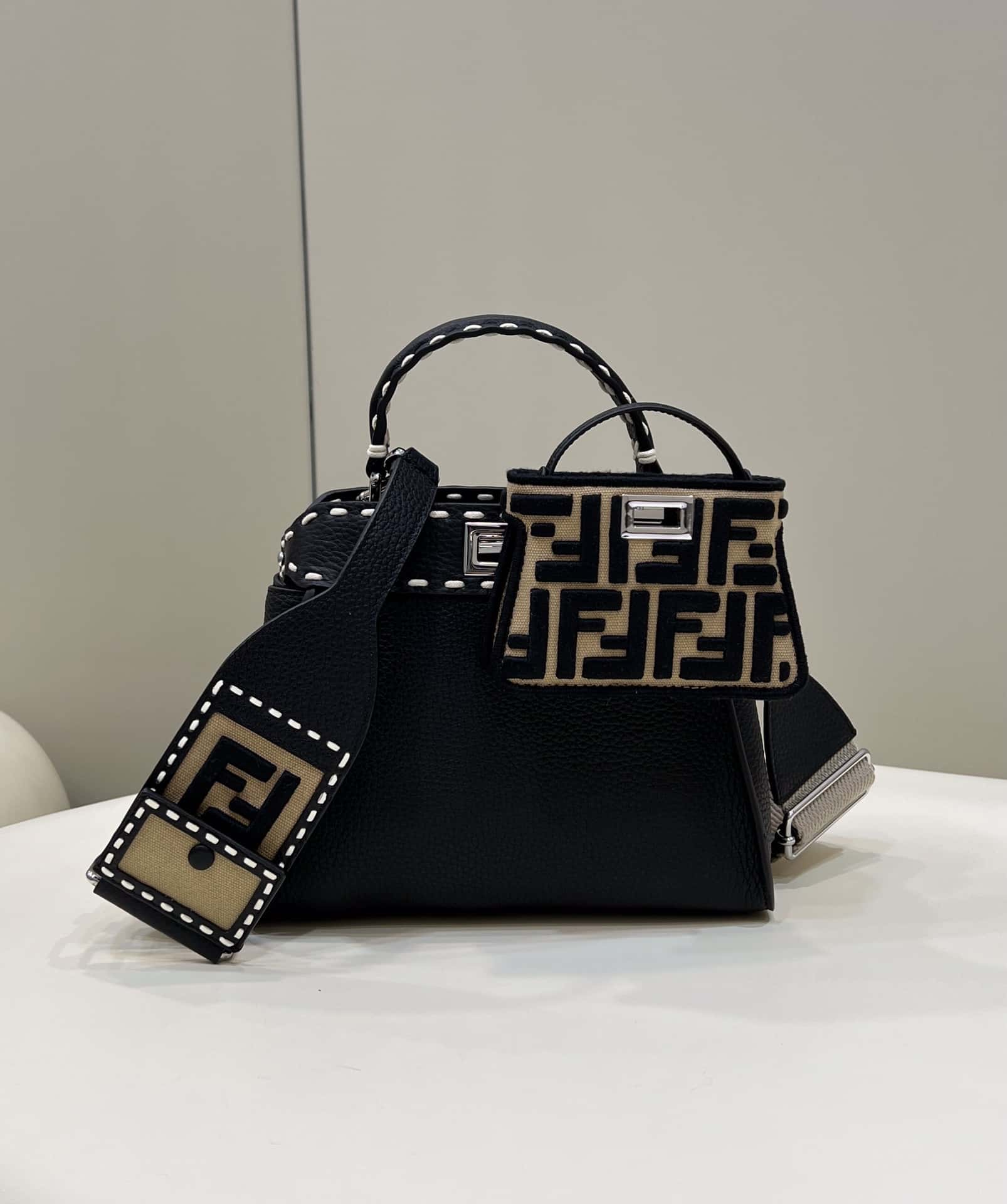 Bolsa FENDI Peekaboo