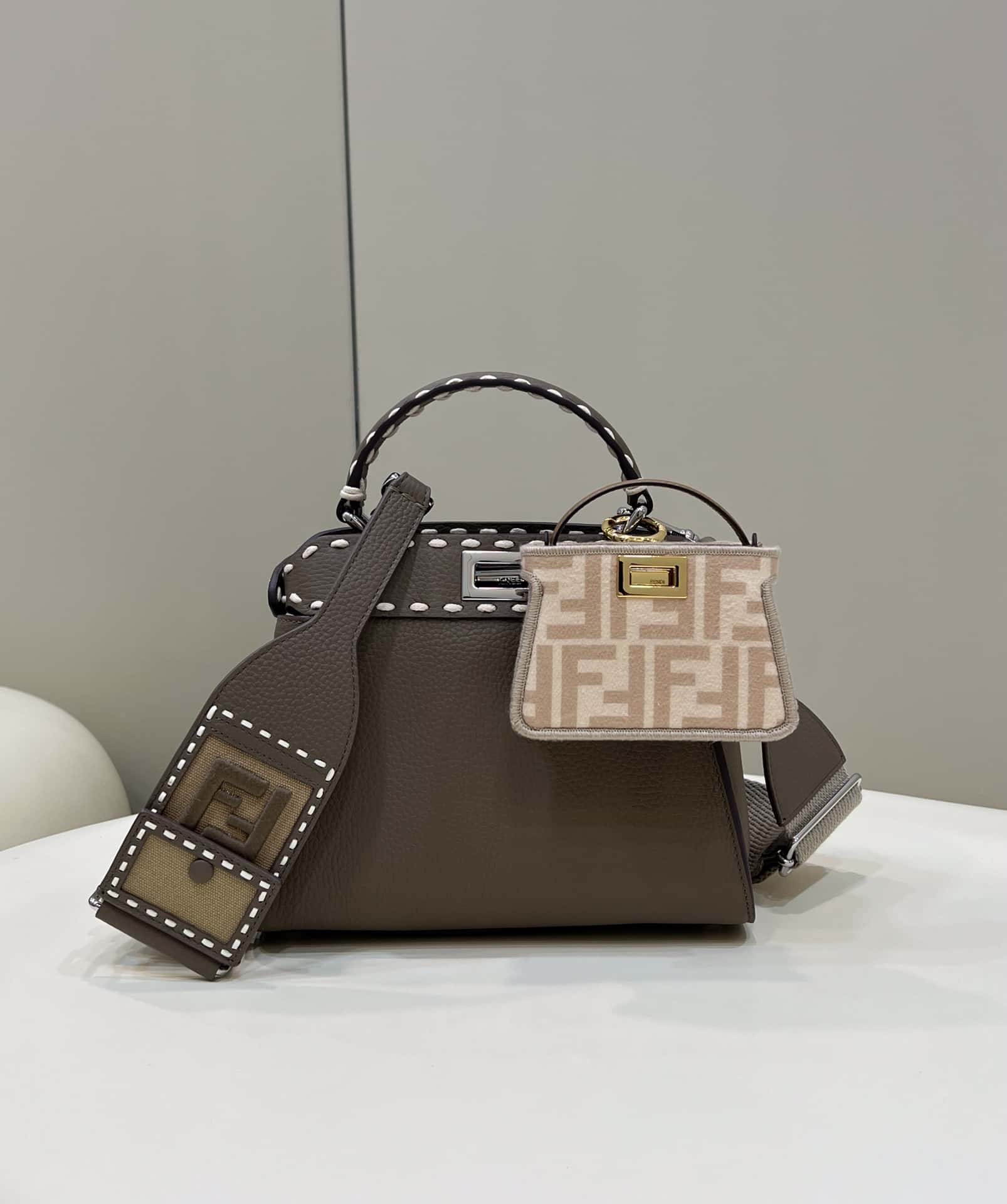 Bolsa FENDI Peekaboo