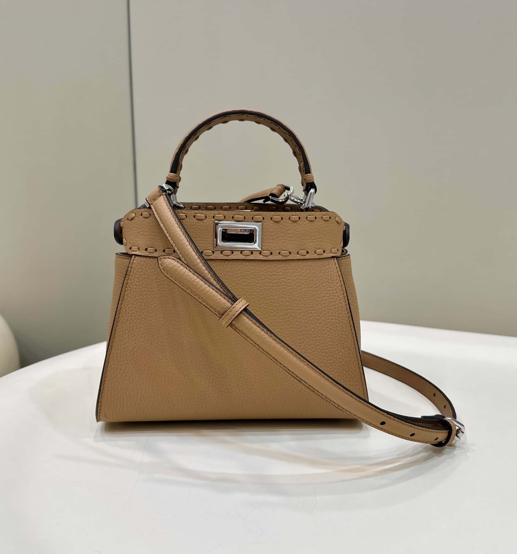Bolsa FENDI peekaboo