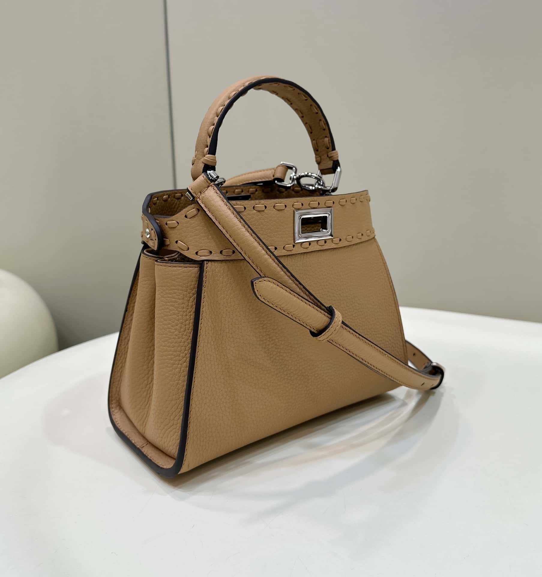 Bolsa FENDI peekaboo