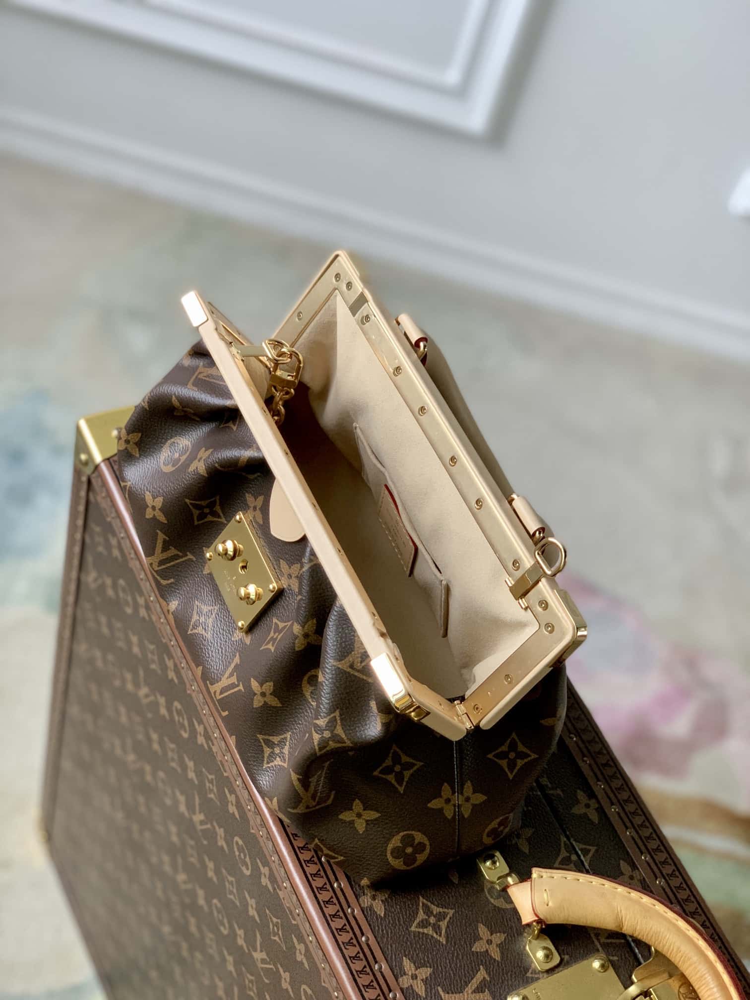 Bolsa Louis Vuitton Monogram Clutch