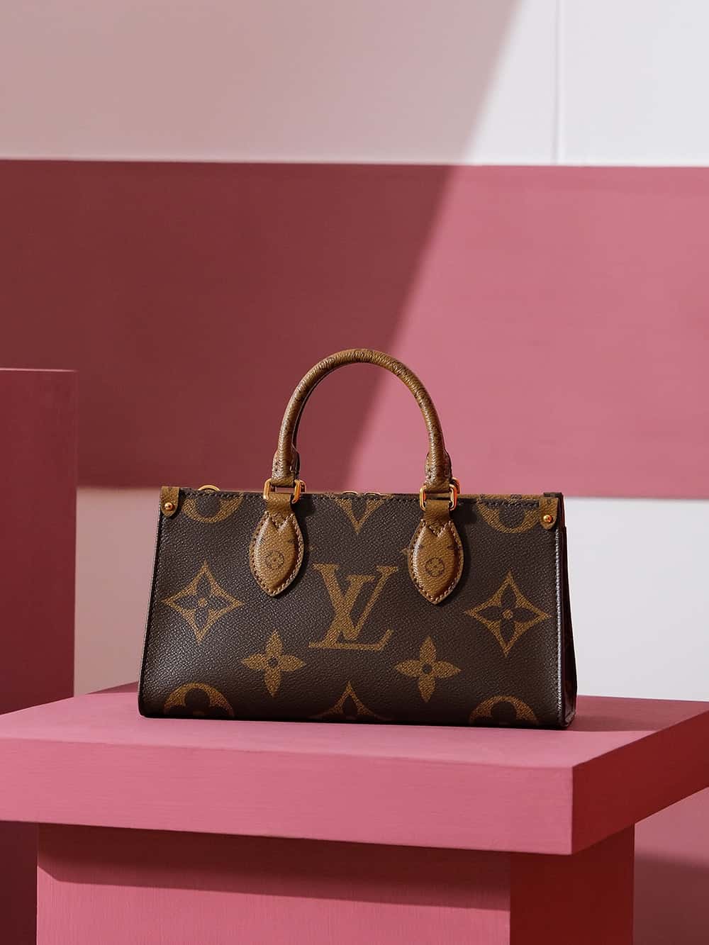 Bolsa Louis Vuitton OnTheGo East West
