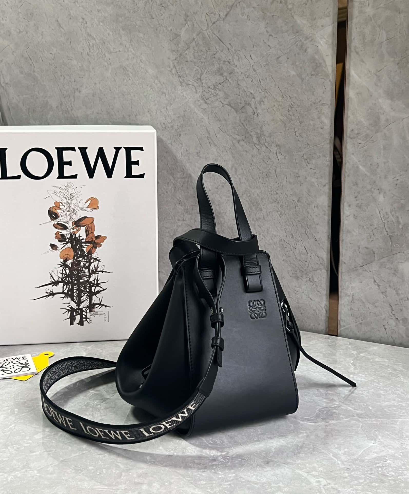 Bolsa LOEWE Calfskin Small Hammock