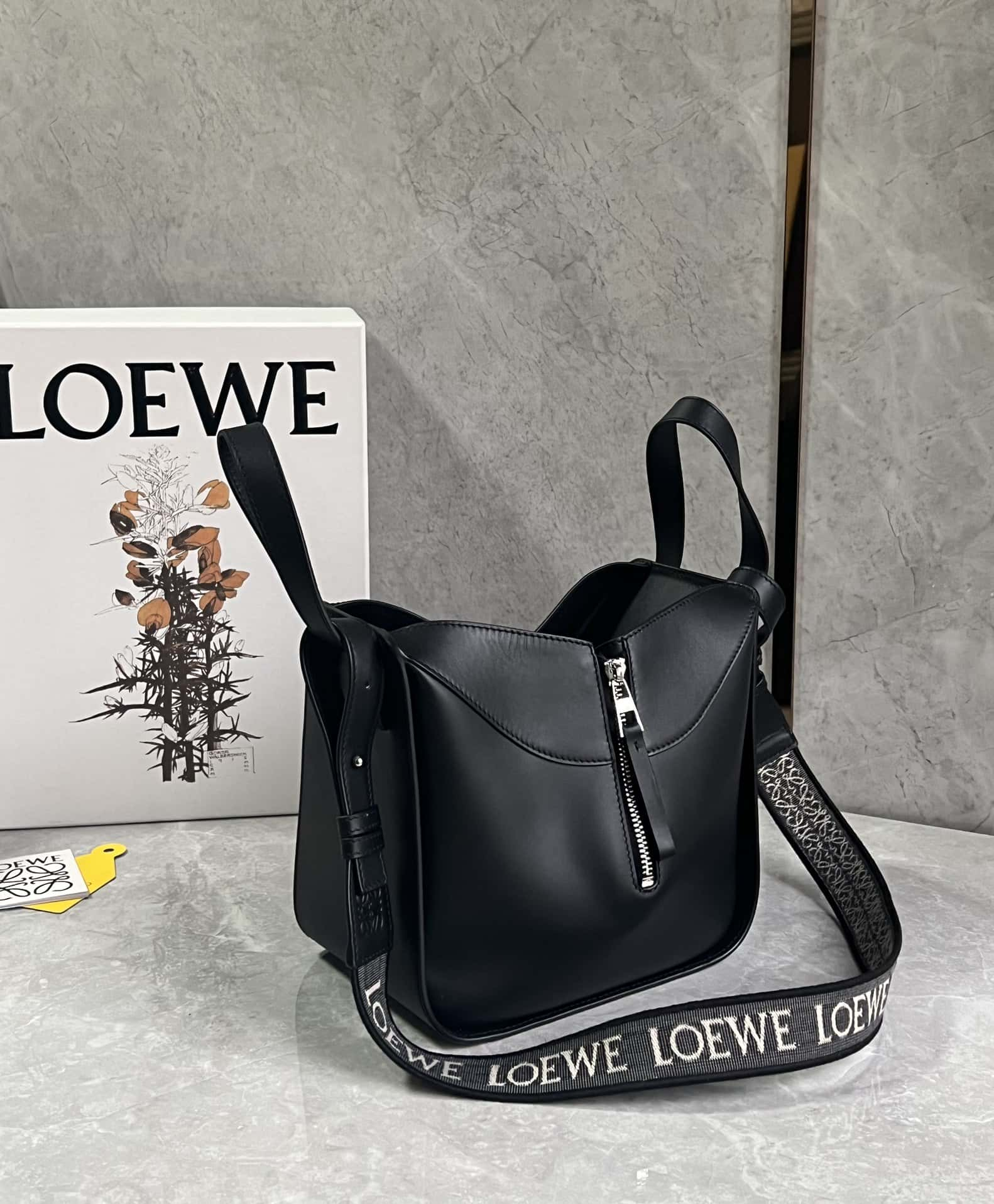 Bolsa LOEWE Calfskin Small Hammock